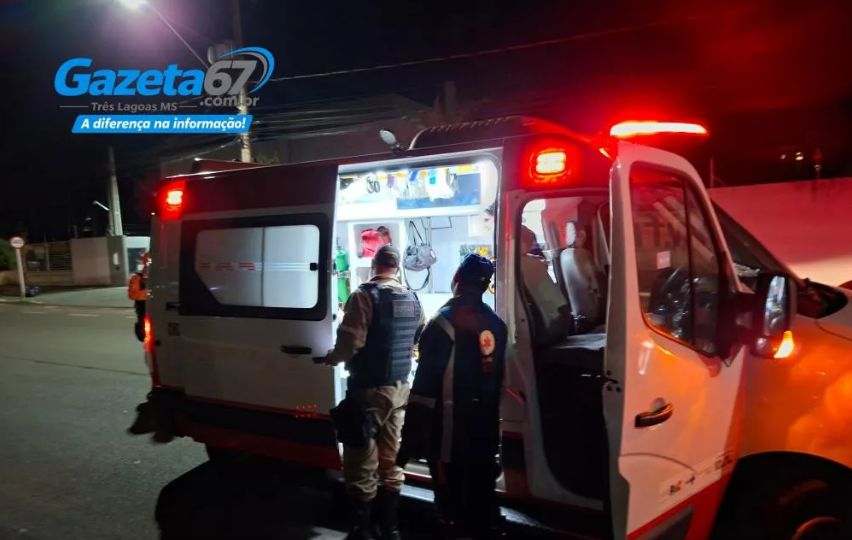 Motociclista fica ferida após colisão com carro na Avenida Rosário Congro em Três Lagoas