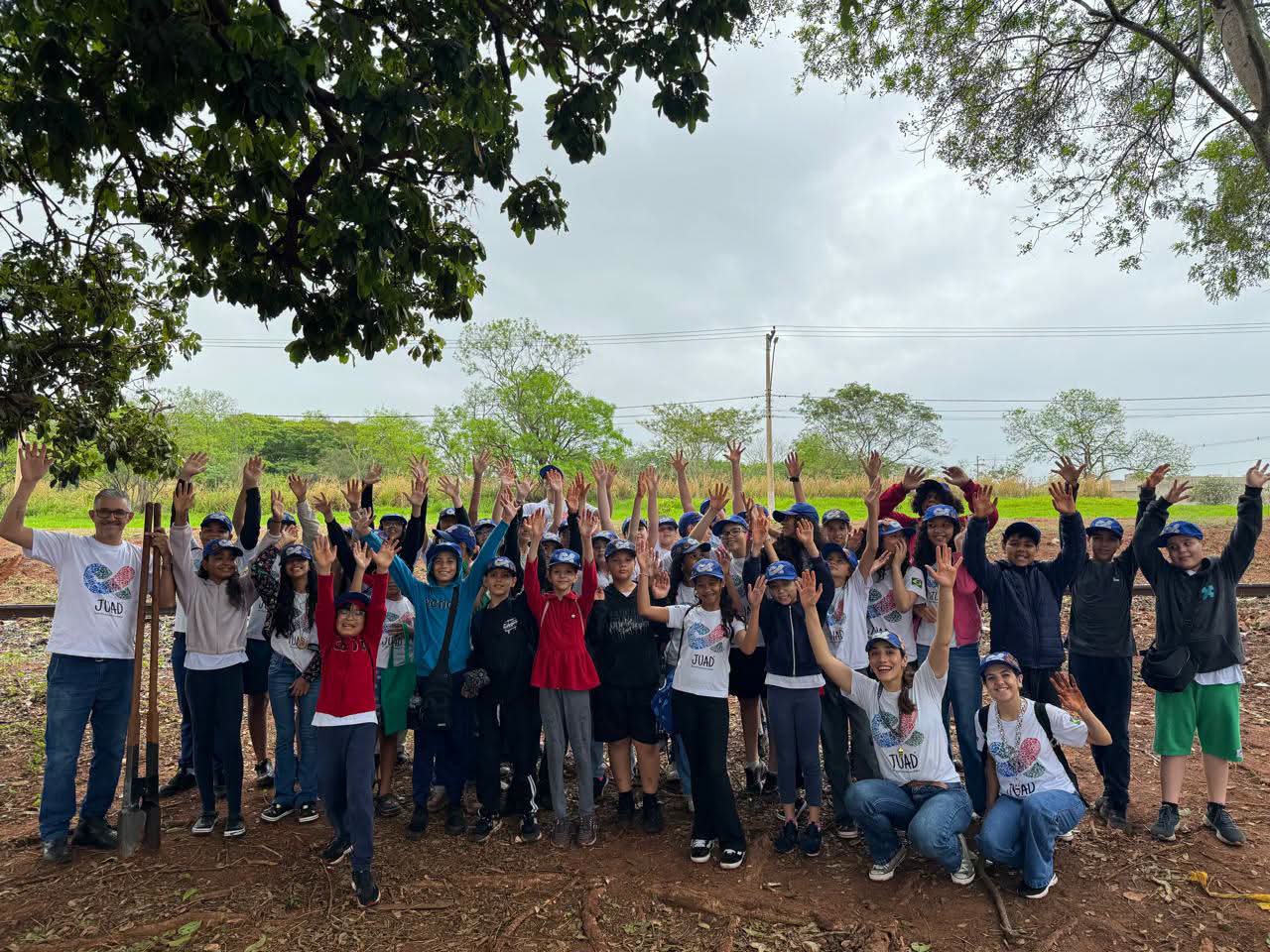 JUAD PROMOVE PLANTIO DE MUDAS EM PARCERIA COM O DEPARTAMENTO MUNICIPAL DE MEIO AMBIENTE DE ANDRADINA 