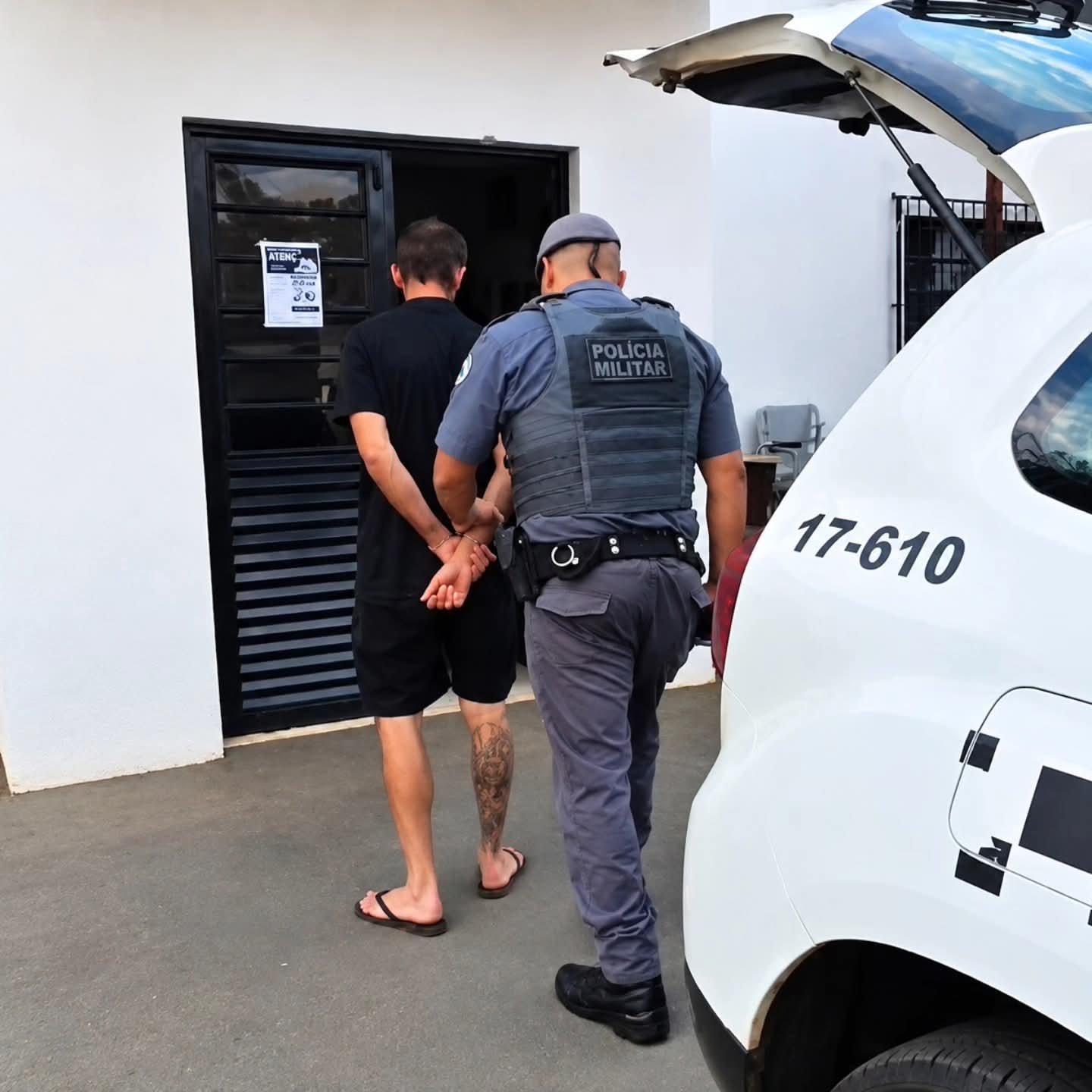 Polícia Militar recupera celulares, outros objetos e prende acusado de furto em comércio em Castilho (SP) 