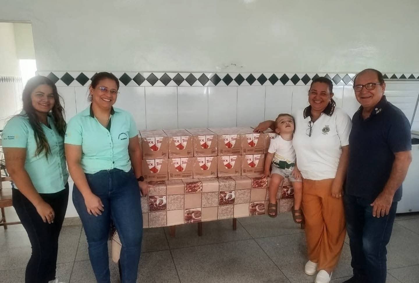 Lions Clube de Valparaíso doa 600 pacotes de fraldas e 15 caixas de leite para Asilo de Valparaíso 