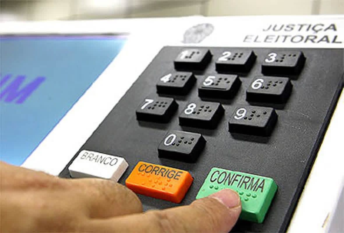 Mais de 40 mil eleitores votam neste domingo em Andradina 