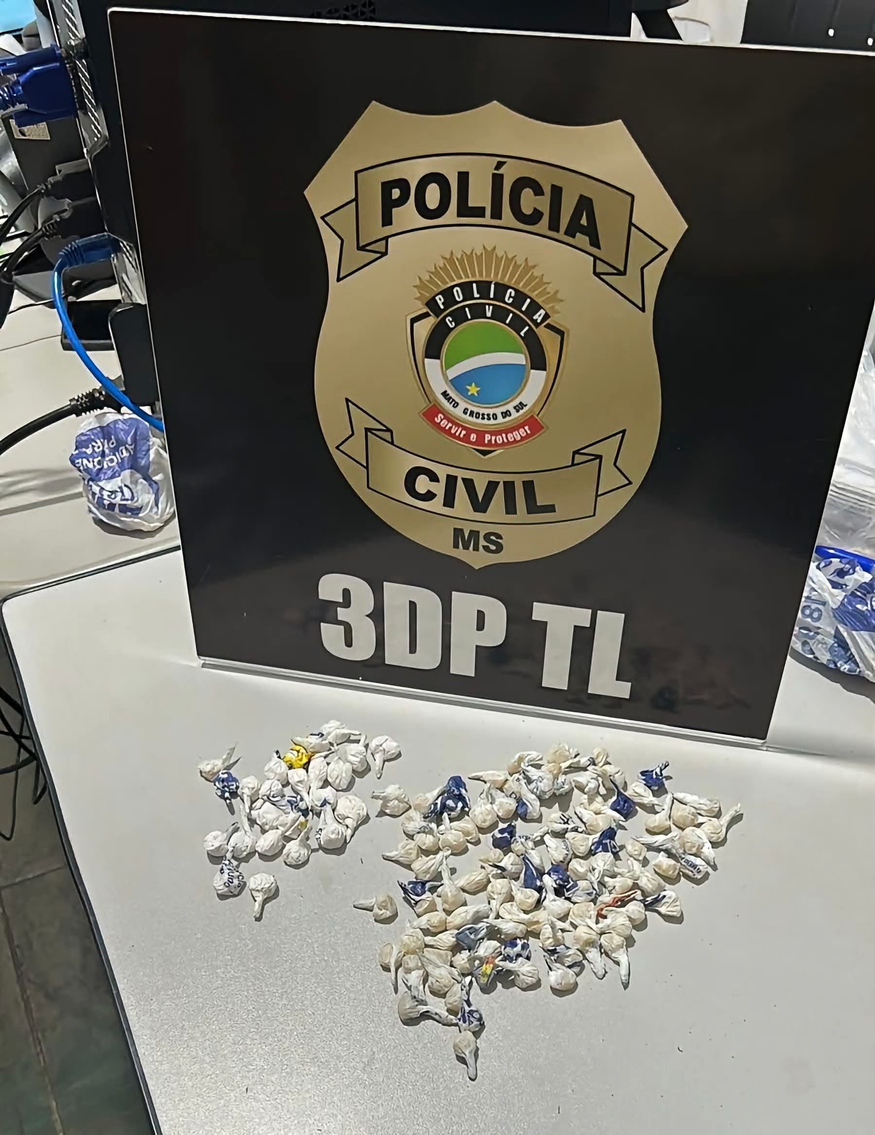 3ª Delegacia de Polícia de Três Lagoas prende mulher trans por tráfico e apreende mais de 100 porções de drogas 