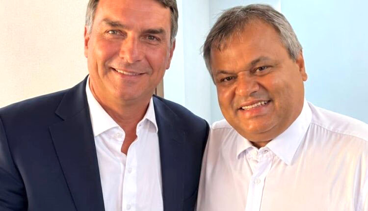 Prefeito de Murutinga do Sul representa interior paulista em cerimônia do Podemos em Brasília em apoio a Flávio Bolsonaro