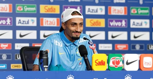 Raphinha revela como a infância humilde, os animais e o apoio da família ajudaram a superar crises no futebol