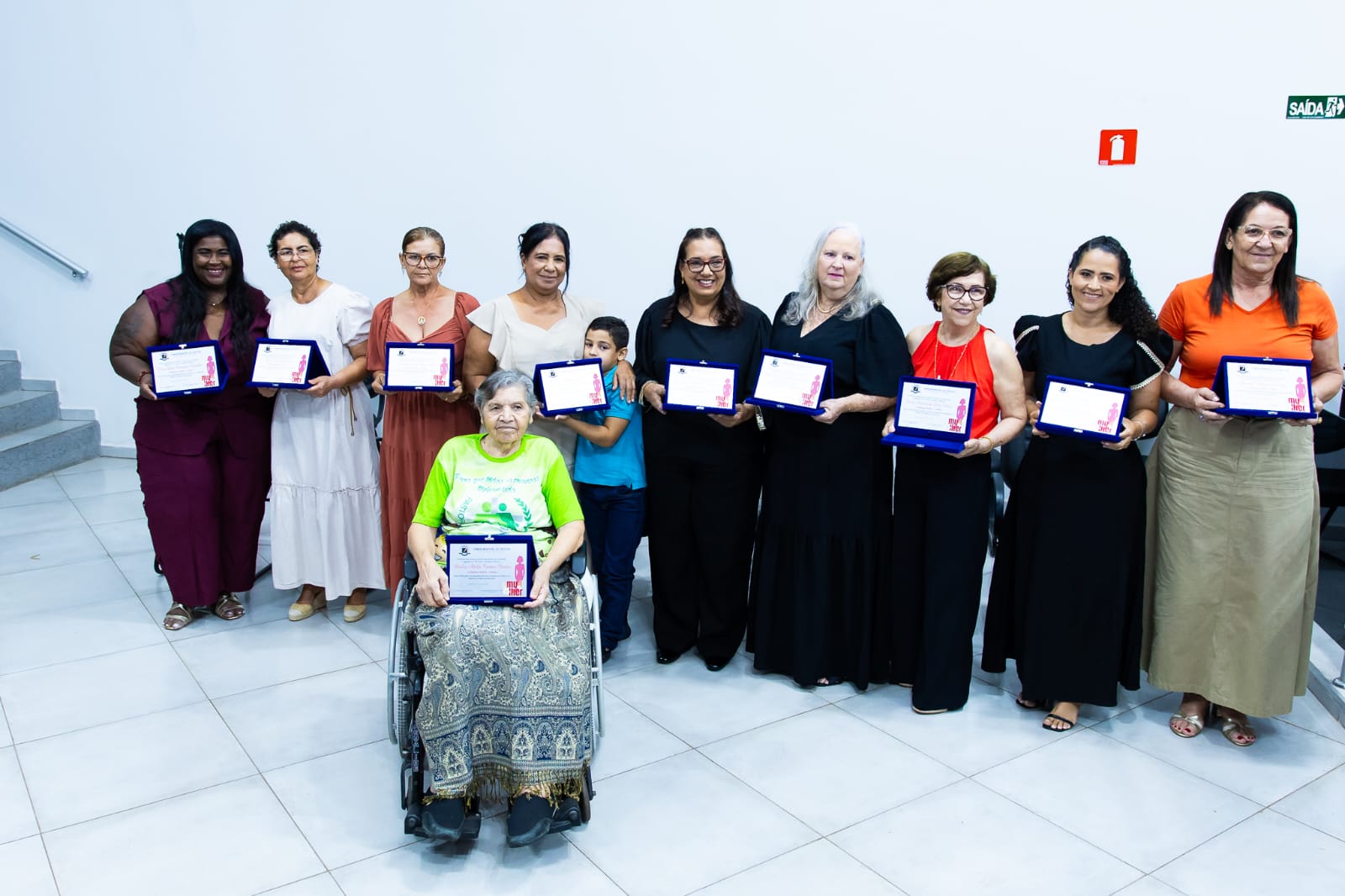 CÂMARA MUNICIPAL DE CASTILHO ENTREGOU O DIPLOMA MULHER-CIDADÃ