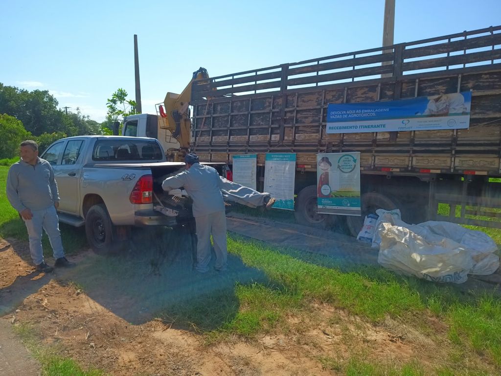Operação Campo Limpo recebe embalagens vazias de agrotóxicos em ação itinerante na zona rural de Araçatuba