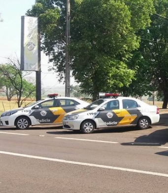 Motorista não respeita sinalização e causa acidente na avenida Guanabara em Andradina