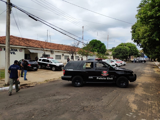Polícia Civil investiga homens encapuzados adentram em estabelecimento e matam jovem de 23 anos a tiros em Valparaíso