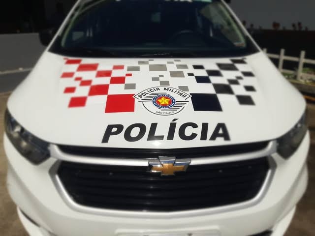 Advogado dá cavalo de pau com carro e é detido por embriaguez ao volante pela Polícia Militar de Penápolis