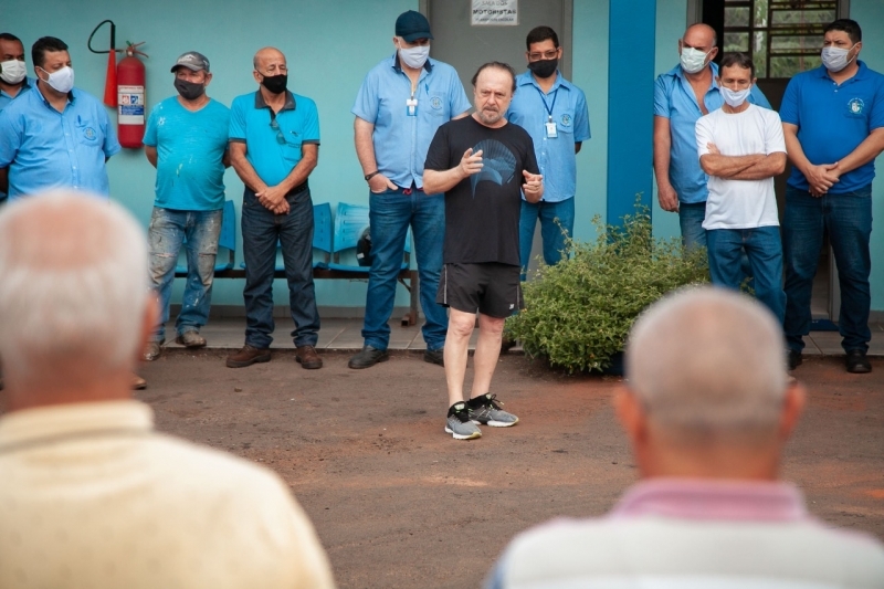 “Parabéns servidor público pelo seu dia” SÃO OS VOTOS DO PREFEITO DE ANDRADINA !