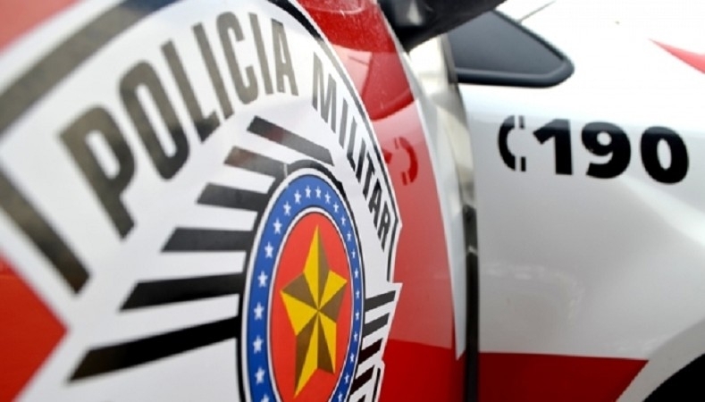 Policiamento Escolar de Três Lagoas prende jovem por portar drogas próximo a escola na Vila Piloto