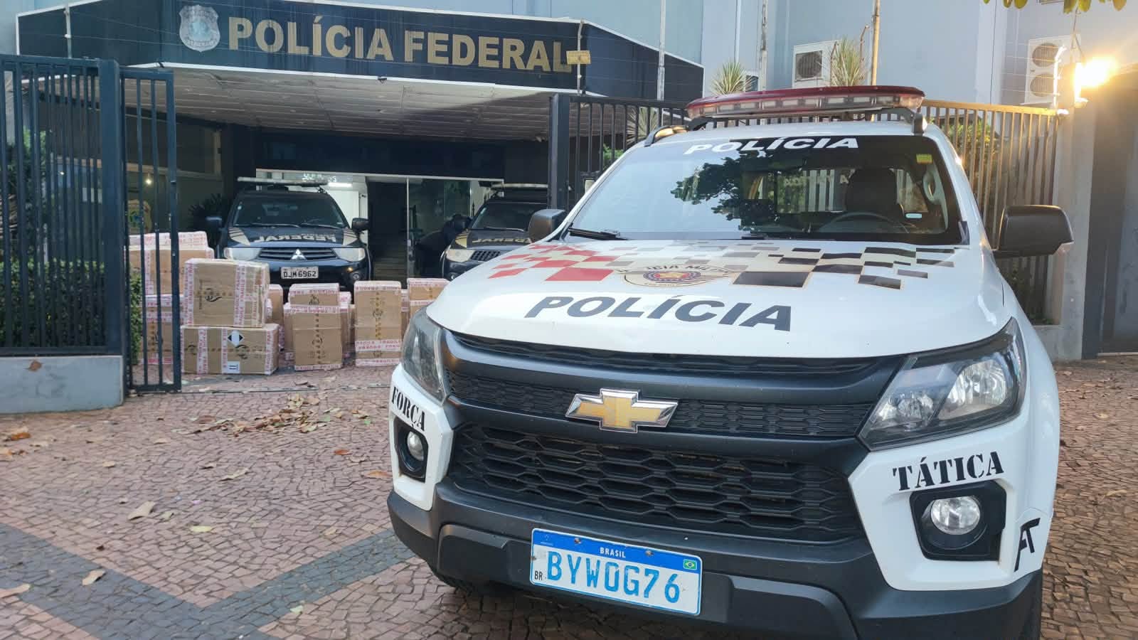 FORÇA TÁTICA APREENDE CERCA DE 1.500 FRASCOS DE PERFUMES AVALIADOS EM R$ 400 MIL EM ANDRADINA