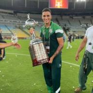 Zagueiro araçatubense comemora conquista da Libertadores no gramado do Maracanã