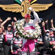 Castroneves supera Palou na penúltima volta e vence as 500 Milhas de Indianápolis