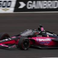Com emoção até o fim, Helio Castroneves vence as 500 Milhas de Indianápolis