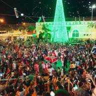 Chegada de Papai Noel atrai milhares de pessoas ao Centro Cultural de Andradina