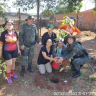 Em Andradina Polícia Ambiental planta árvores frutíferas na Camor