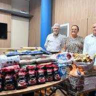 Vereadora Regininha entrega alimentos arrecadados para Santa Casa de Araçatuba