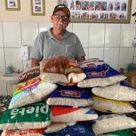 Loja Maçônica Epaminondas Pereira doou vários pacotes de arroz ao Asilo de Lavinia