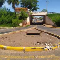 Prefeitura de Andradina ignora notificação do DER e rotatória do Santa Cecília segue abandonada