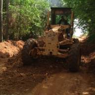 Prefeitura de Andradina aplica moledo na estrada da Gleba 8