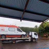 Ambulância do SAMU quebra em rua alagada de Três Lagoas e escancara abandono do poder público