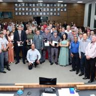 Policiais recebem Medalha do Mérito da Defesa e Segurança Pública na Câmara de Penápolis