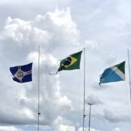 Bandeiras rasgadas na entrada de Três Lagoas expõem descaso da administração com símbolos oficiais