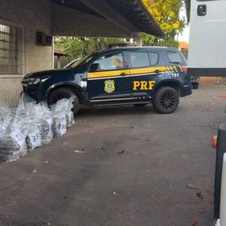 FAMILIARES SÃO PRESOS PELA POLÍCIA RODOVIÁRIA FEDERAL AO TRANSPORTAREM QUASE 550 KG DE COCAÍNA NA RODOVIA DA INTEGRAÇÃO EM TUPI PAULISTA