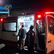 Motociclista fica ferida após colisão com carro na Avenida Rosário Congro em Três Lagoas