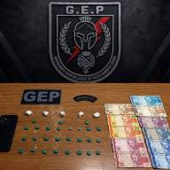 Grupo Especializado de Patrulhamento Tático prende suspeito de tráfico e apreende 32 porções de crack em Araçatuba